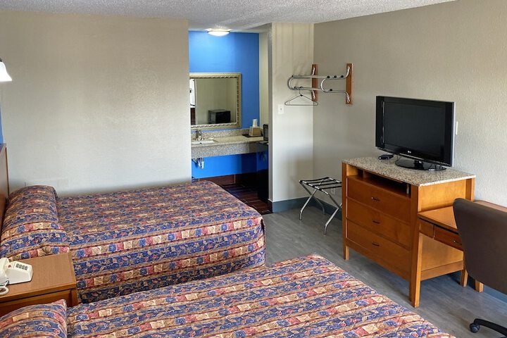 2 Double Beds (3 of 16)