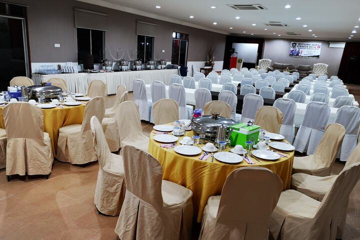 Ballroom/Hall 11 of 18