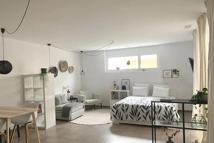 Room 4 of 18
