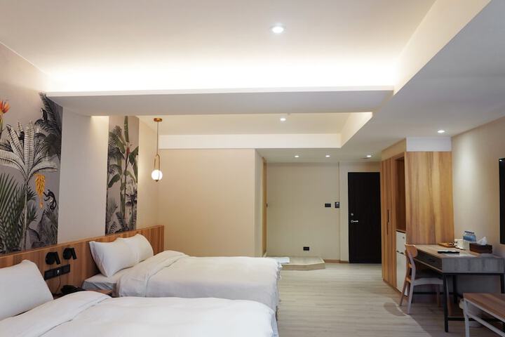 Room 10 of 73