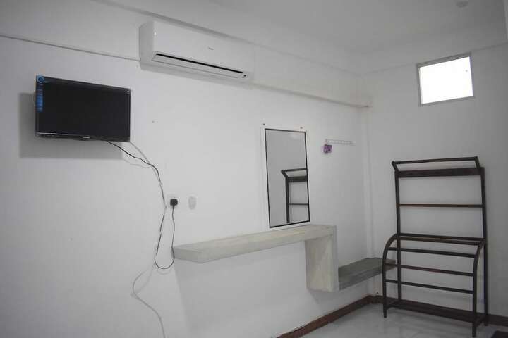 Room 8 of 28