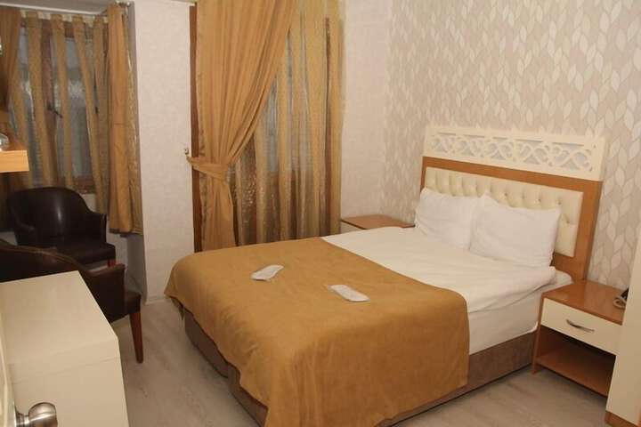 Room 9 of 23