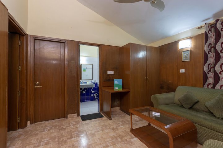 Room 25 of 102