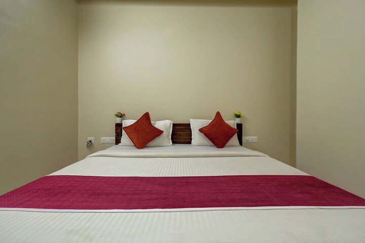 Room 9 of 16