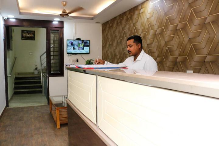 Vinayak Stay Sector 43