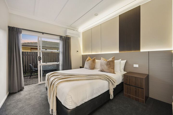 Room 3 of 27