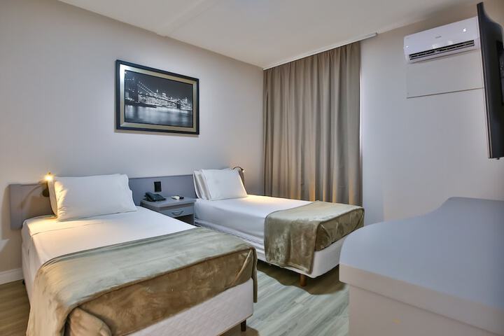 Room 9 of 40