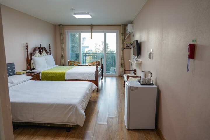Room 13 of 22