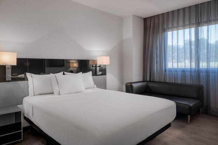 Room 18 of 65