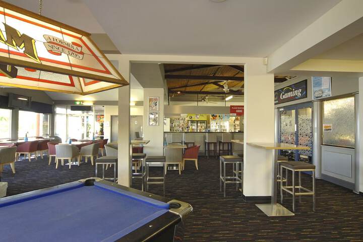Lounge 50 of 60