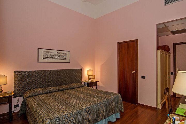 Room 40 of 85
