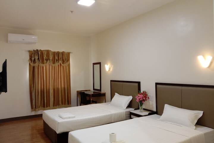 Room 9 of 40