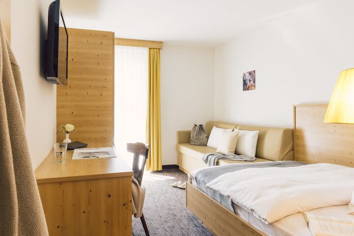 Room 2 of 31