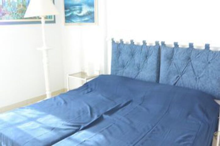 Room 8 of 17