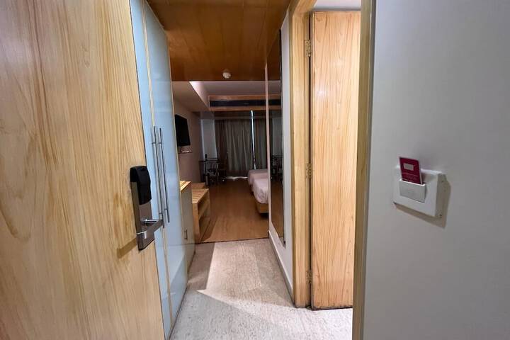 Room 13 of 32