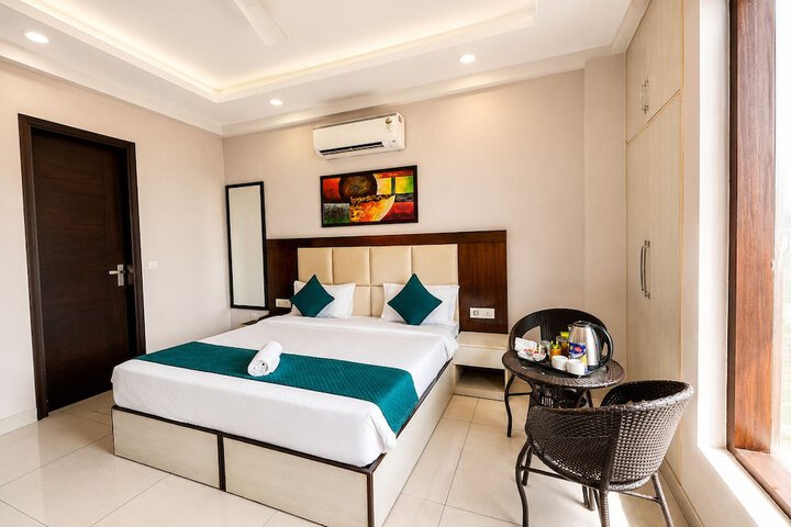 Room 4 of 7