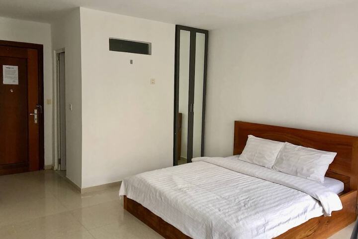 Room 12 of 48