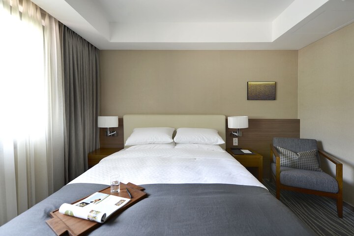 Room 13 of 77
