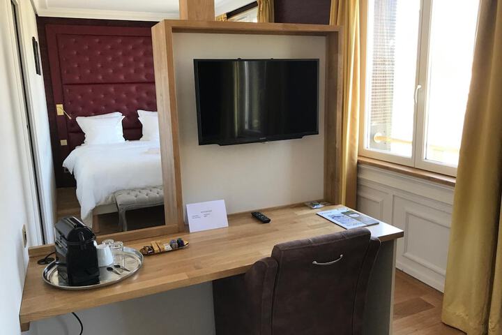Room 7 of 49