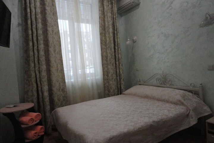 Room 12 of 19