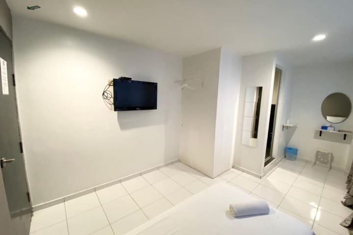 Room 9 of 27