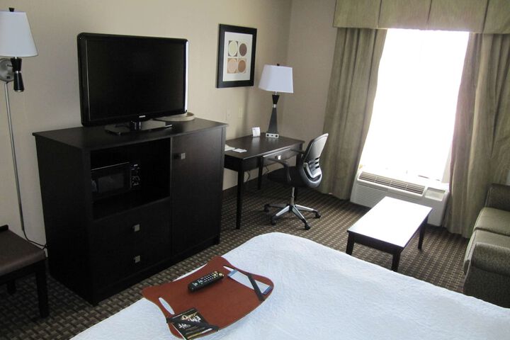 1 King Bed (5 of 11)