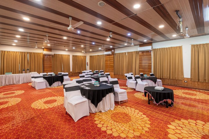 Ballroom/Hall 96 of 109