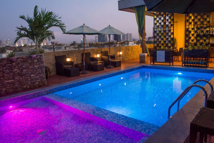 Hotel Pool