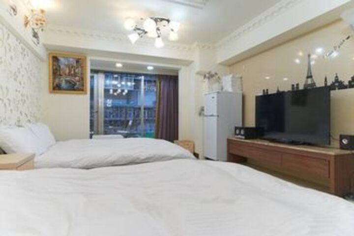 Room 12 of 25