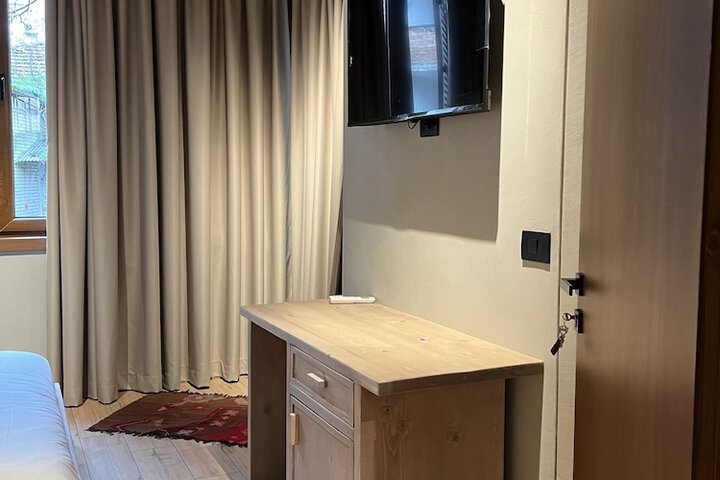Room 7 of 93