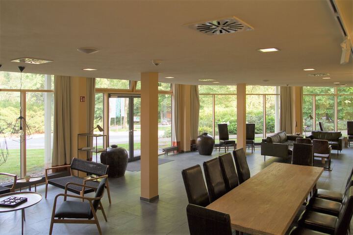 Entrance & Lobby