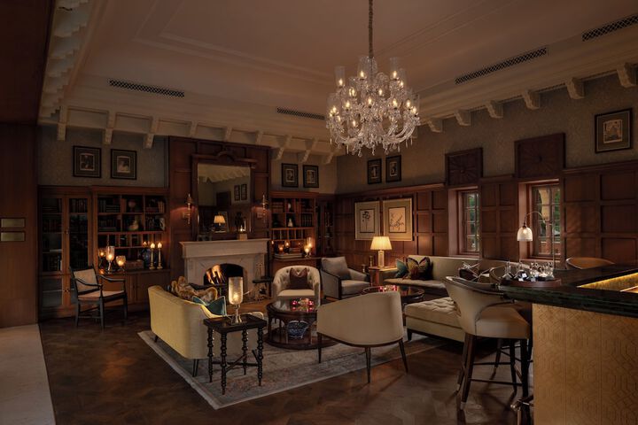 Lounge 51 of 80
