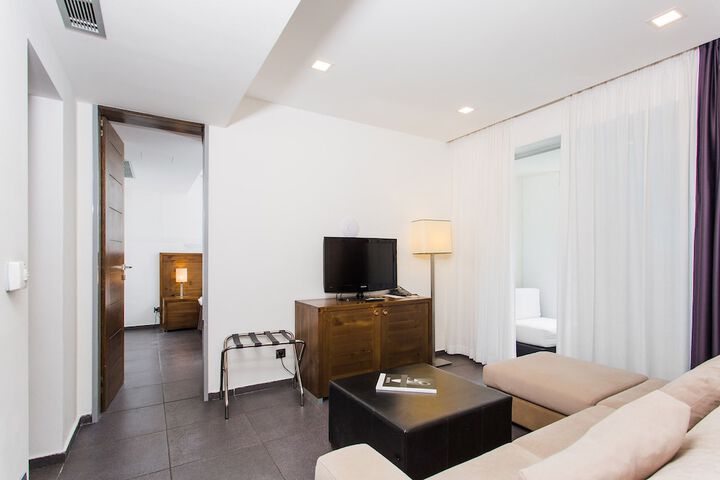 Room 20 of 114