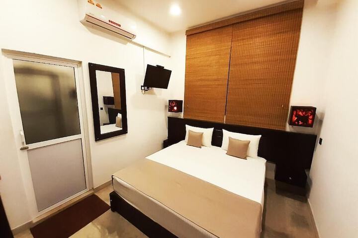 Room 3 of 8