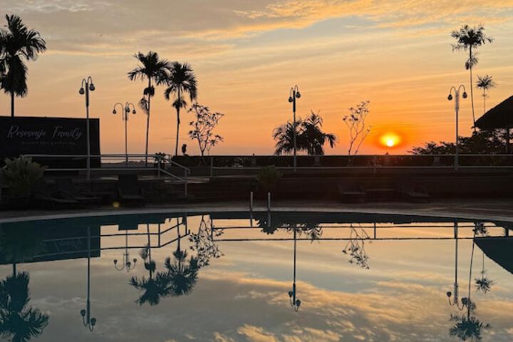 Hotel Pool