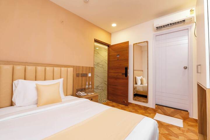 Room 12 of 33