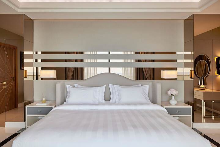 Room 73 of 400