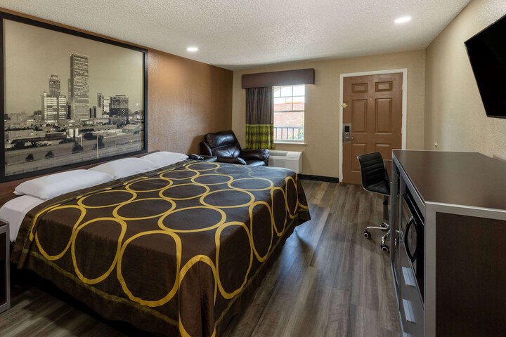 1 King Bed (1 of 6)