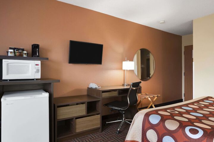 1 King Bed (2 of 12)