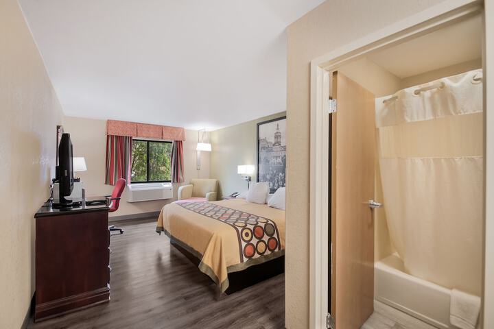 1 King Bed (6 of 10)