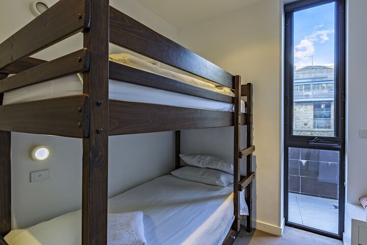 Room 8 of 34