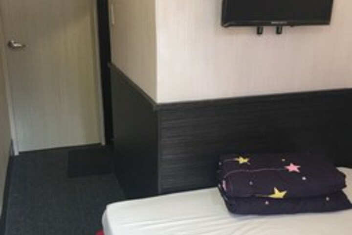 Room 9 of 23