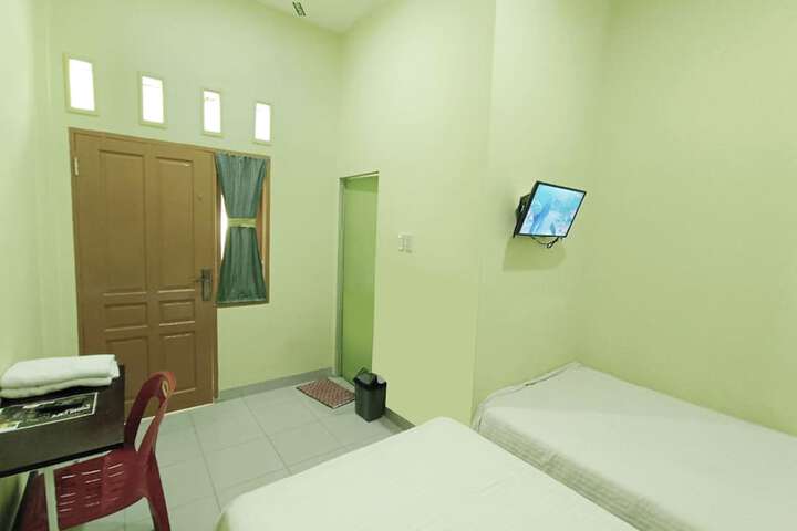 Room 6 of 12