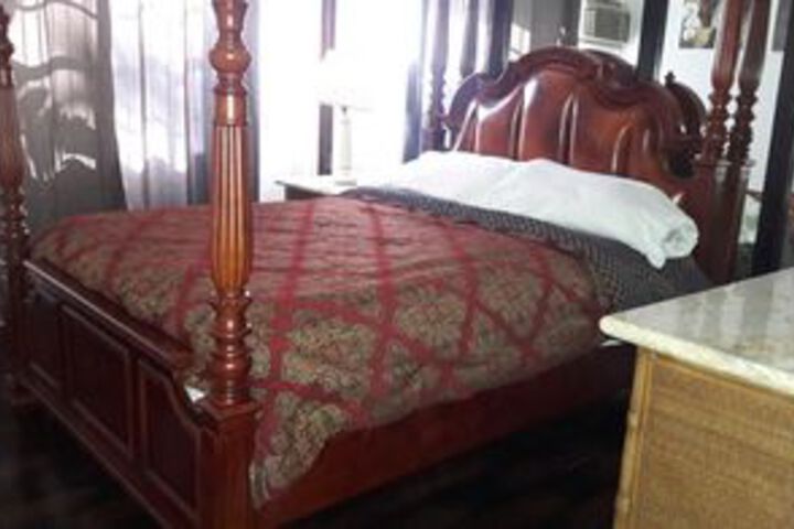 Room 6 of 16