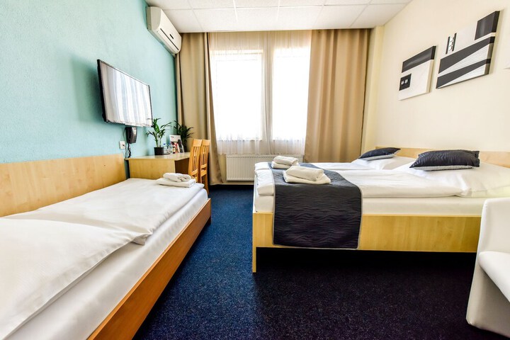 Room 16 of 33