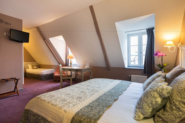 Room 15 of 36