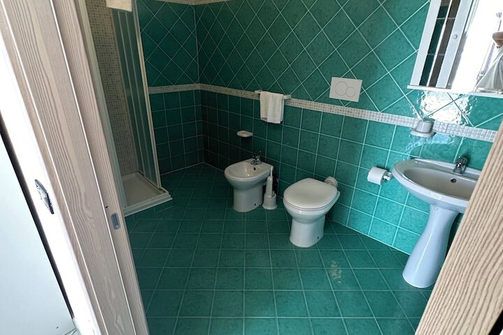 Room 22 of 38