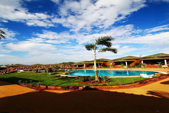 Hotel with Pool