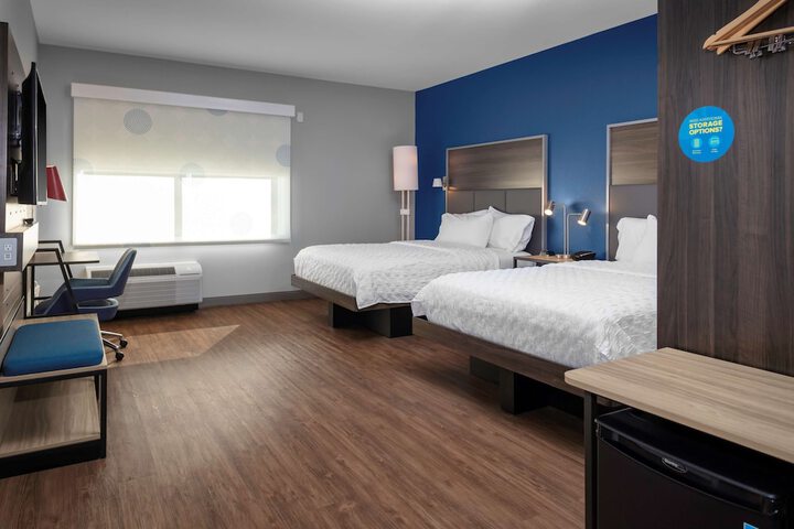 2 Queen Beds (8 of 8)
