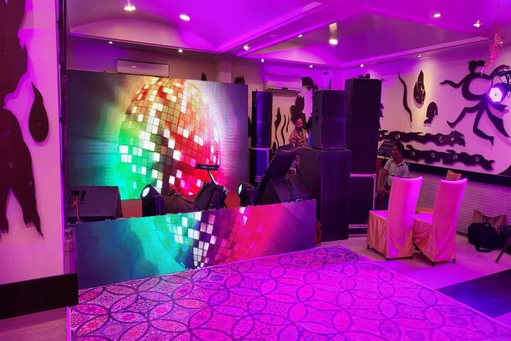 Ballroom/Hall 23 of 28
